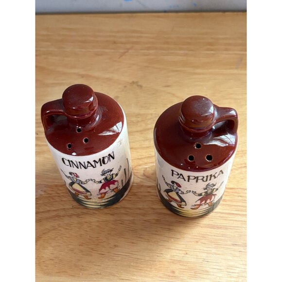 Vintage Ceramic Cinnamon & Paprika Spice Shakers Folk Art Handled Jugs Set Of 2 - Picture 6 of 7